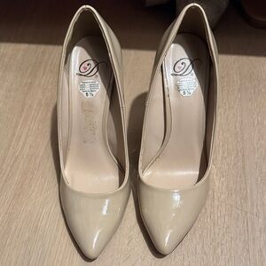 Elegant Cream Pumps